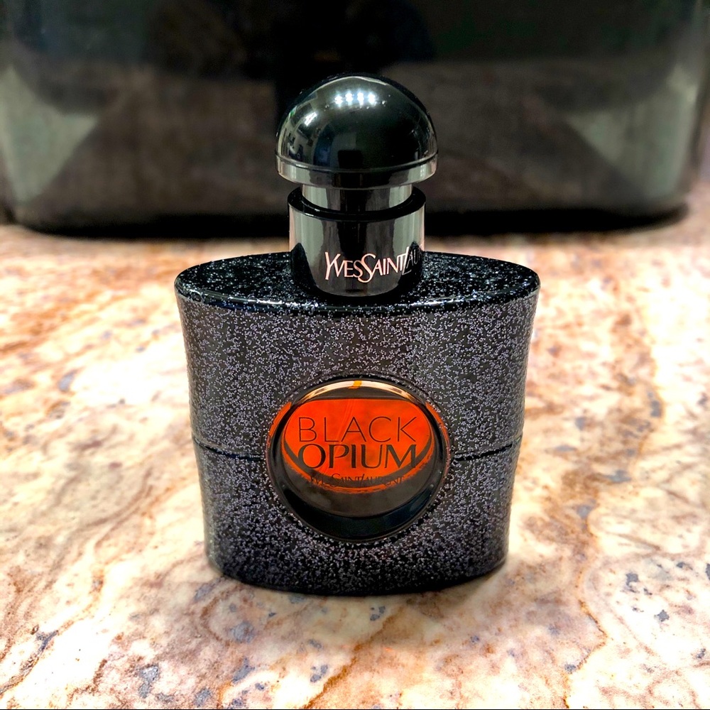 YVES SAINT LAURENT - Black Opium